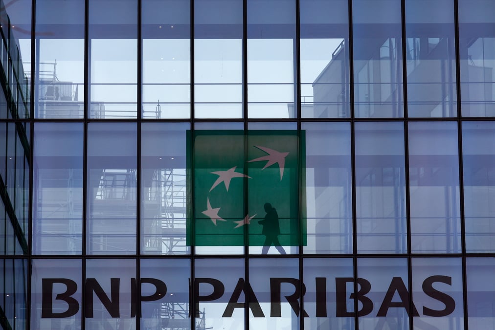 Bnp paribas et credit agricole vont regrouper leurs activites de services aux emetteurs