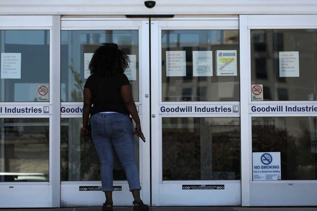 Usa: encore plus de 2 millions de nouveaux chomeurs la semaine derniere