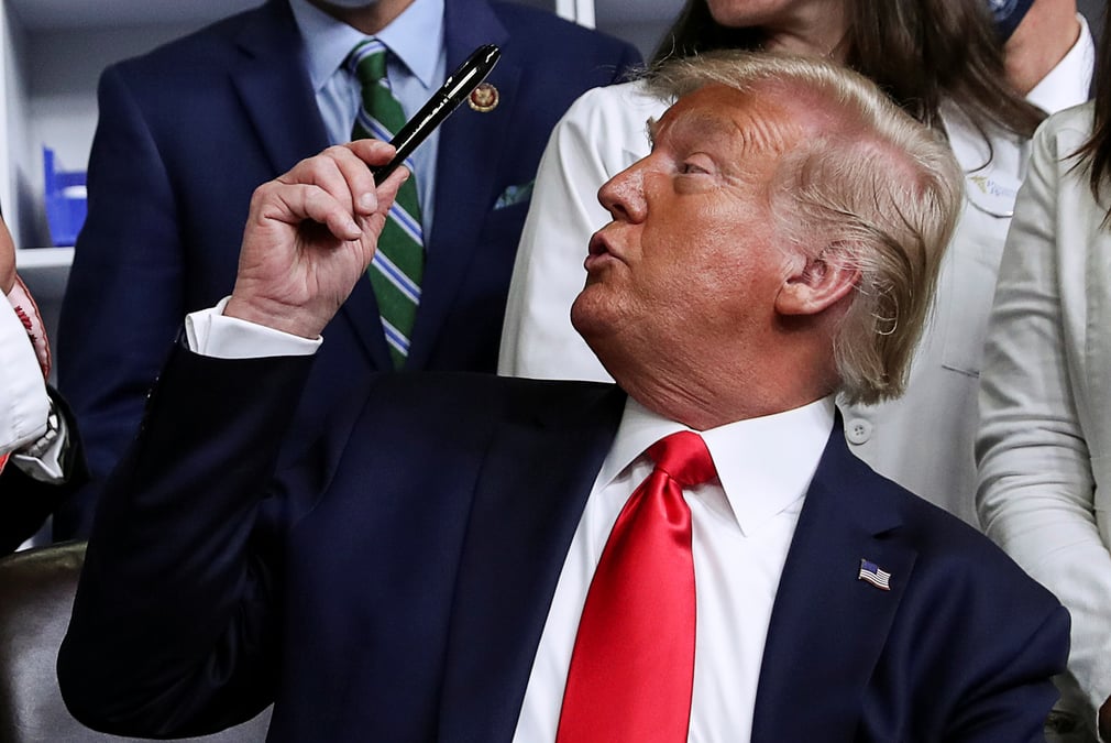 Donald trump signe des decrets pour baisser le prix de medicaments