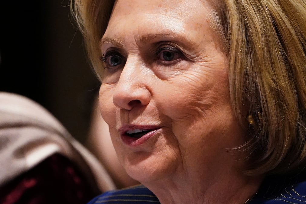 Hillary clinton espere que kamala harris echappera a une couverture mediatique "sexiste"
