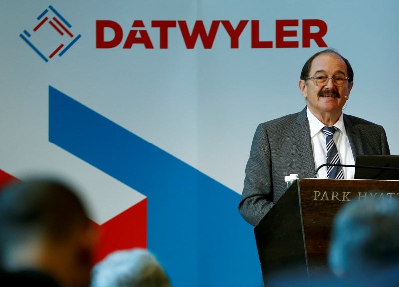 Premier farnell rachete par le suisse datwyler