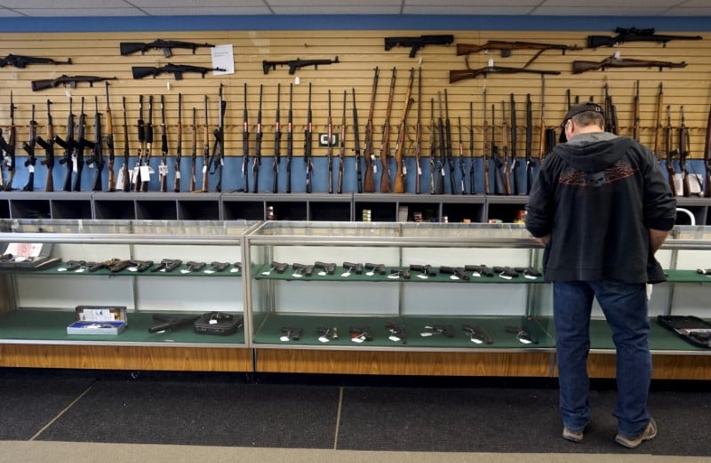 Etats-unis: pas de loi rapide sur les armes, malgre les propos de trump
