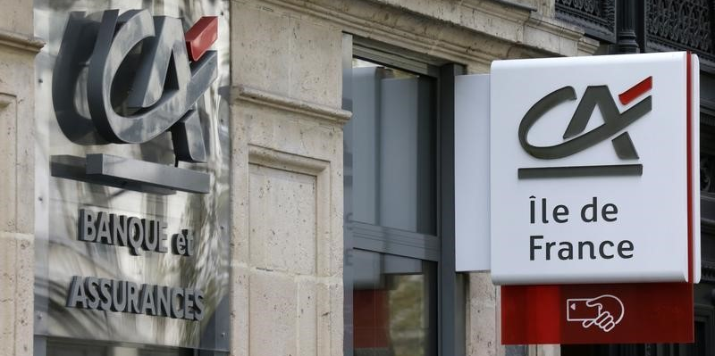 Credit agricole, en tete du cac 40 a mi-seance