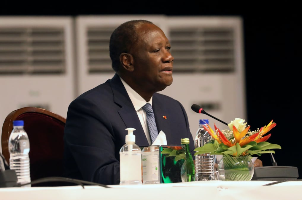 Le president ivoirien alassane ouattara candidat a l'election d'octobre