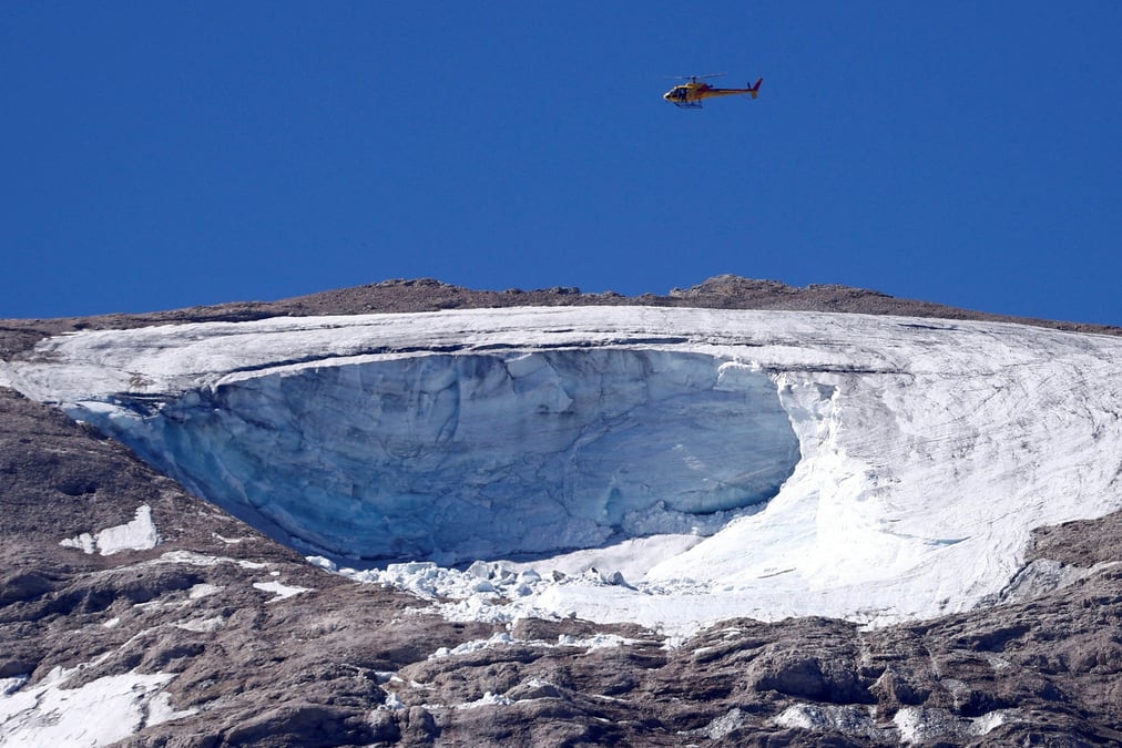 Italie: huit alpinistes retrouves sains et saufs apres l'effondrement d'un glacier