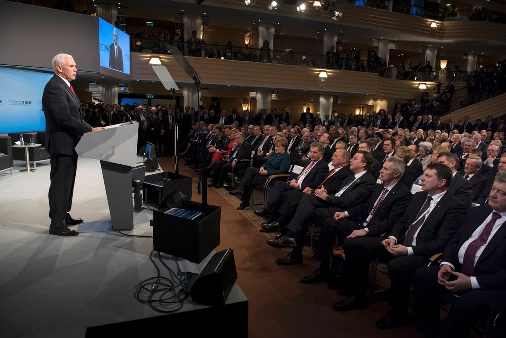 Mike pence tente de rassurer les europeens a propos de l'otan