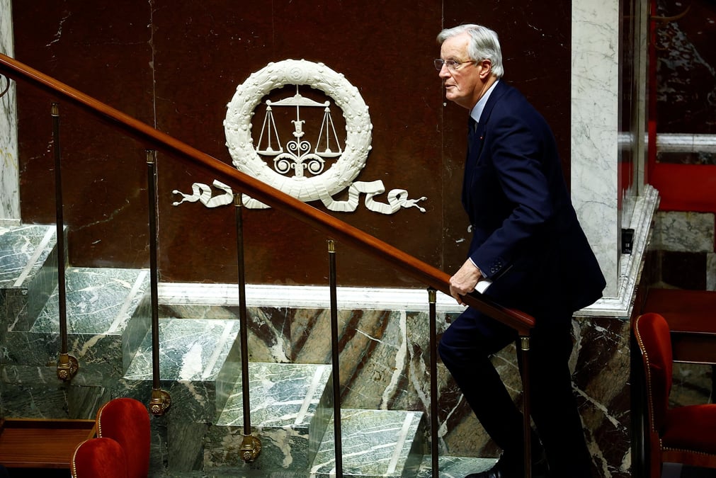 Le premier ministre francais michel barnier arrive pour prononcer un discours annoncant l'utilisation par le gouvernement francais de l'article 49.3