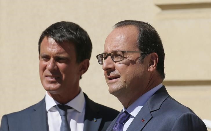 Valls le mieux place a defaut de hollande, selon le drian