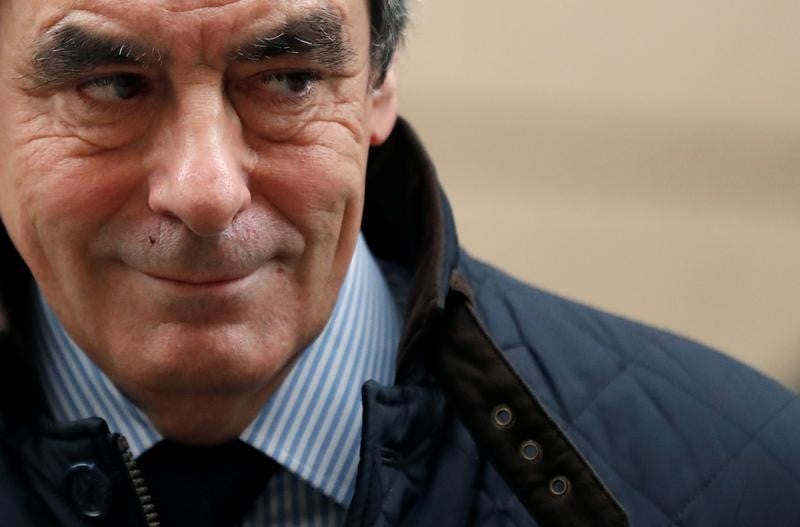 Fillon denonce "un coup d'etat institutionnel" de la gauche