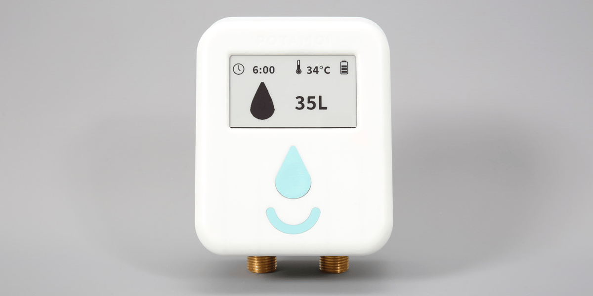 Un couple des Hautes-Pyrénées a inventé un boîtier qui s'installe sur la douche pour programmer la consommation d'eau et la stopper si nécessaire.