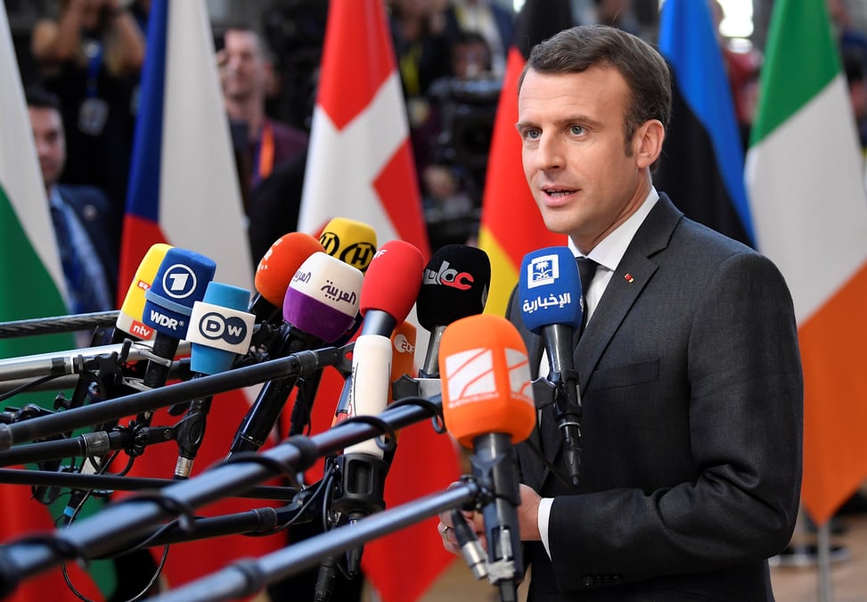 Brexit: un rejet aux communes signifierait aller vers un "no deal", dit macron