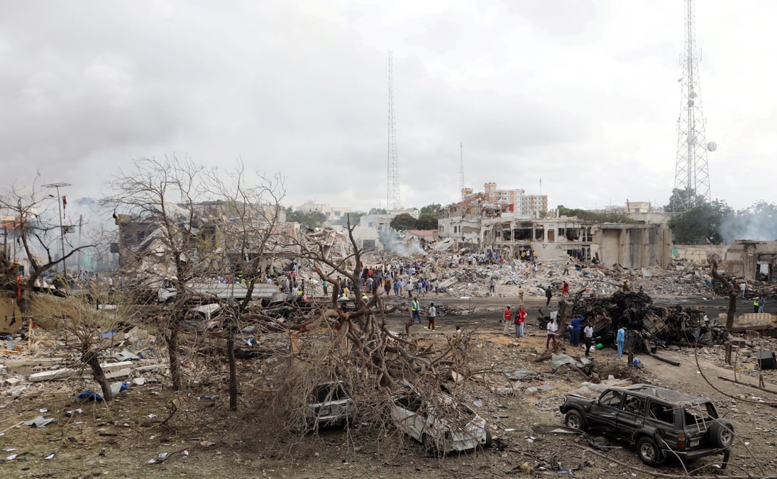 Somalie: le bilan du double attentat de mogadiscio porte a 300 morts