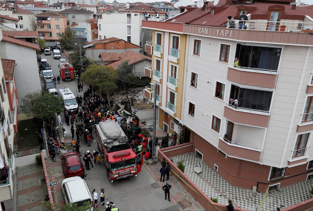 Un helicoptere militaire s'ecrase a istanbul, quatre morts