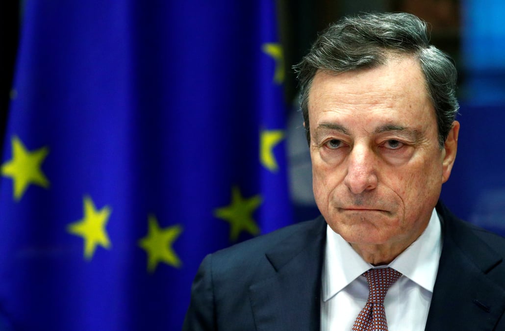 L'incertitude pese sur le climat economique, avertit draghi