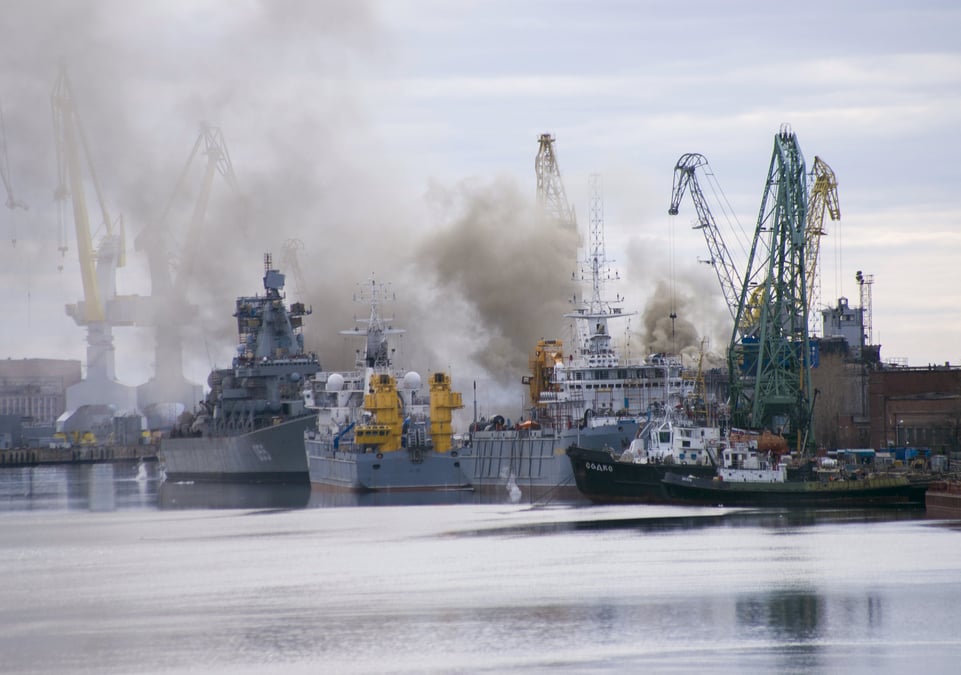 Incendie a bord d'un sous-marin russe sur un chantier naval