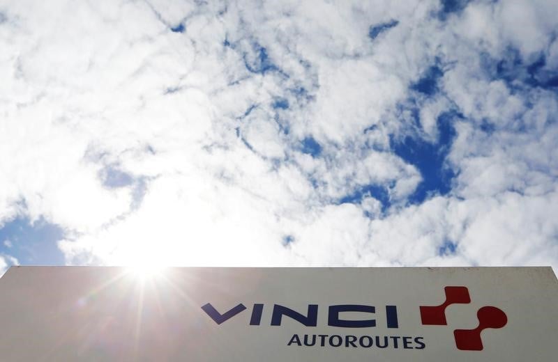 Vinci etudie une offre pour prendre le controle d'adp