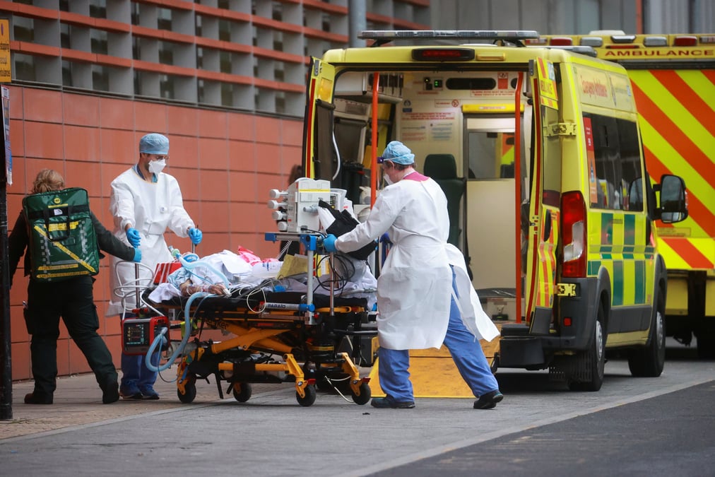 Grande bretagne: les hopitaux ressemblent a des zones de guerre, dit le conseiller scientifique du gouvernement