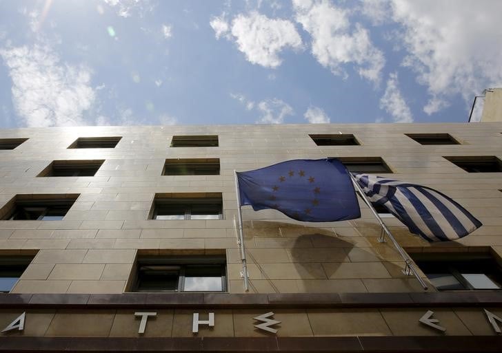 Negociations dans la defiance entre bruxelles et athenes