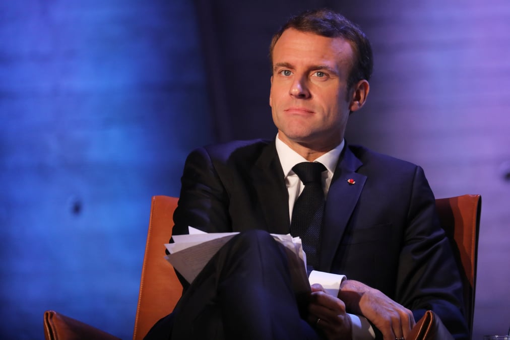 Brexit: le projet d'accord encourageant, il faut rester prudent, dit macron