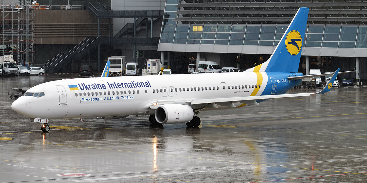 avion de ligne, Ukraine International Airline, Tallin, Boeing, B