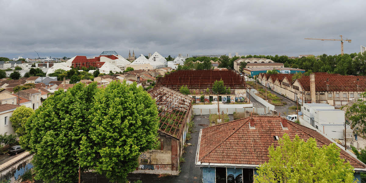 Les anciennes structures métalliques de la Caserne Niel ont été démolies en juin, un acte en phase avec le permis de construire juge l'aménageur SAS Bastide Niel.