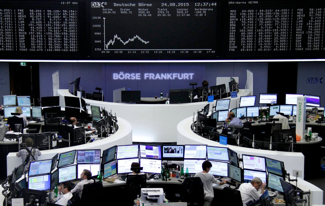 Net recul des bourses europeennes a la mi-seance