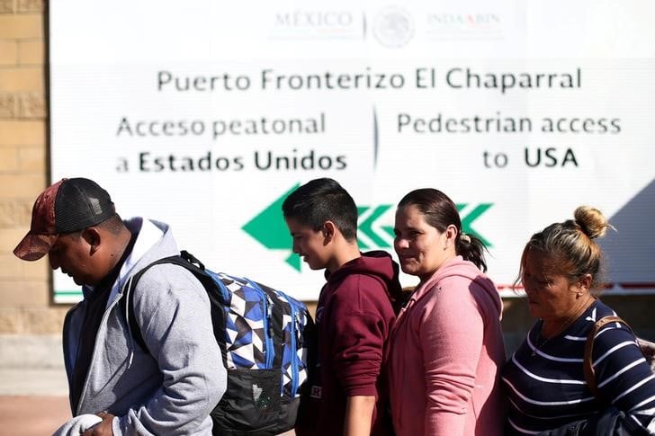Pres de 1.800 familles separees a la frontiere americano-mexicaine