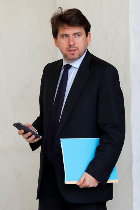 Le conseiller communication de macron va quitter l'elysee