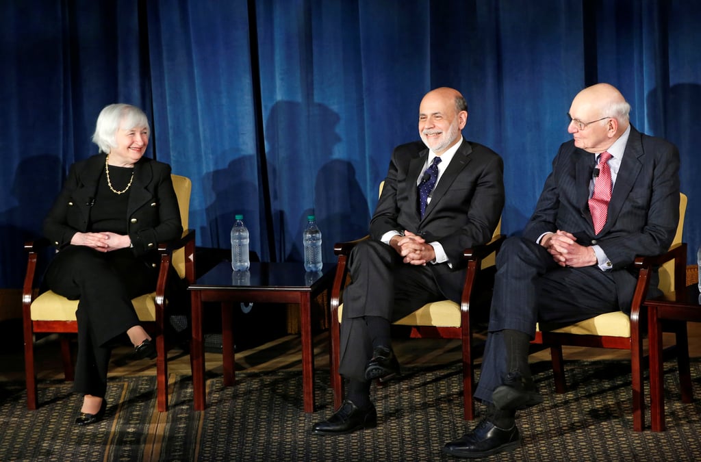 D'anciens presidents de la fed appellent a l'absence de "pressions politiques"