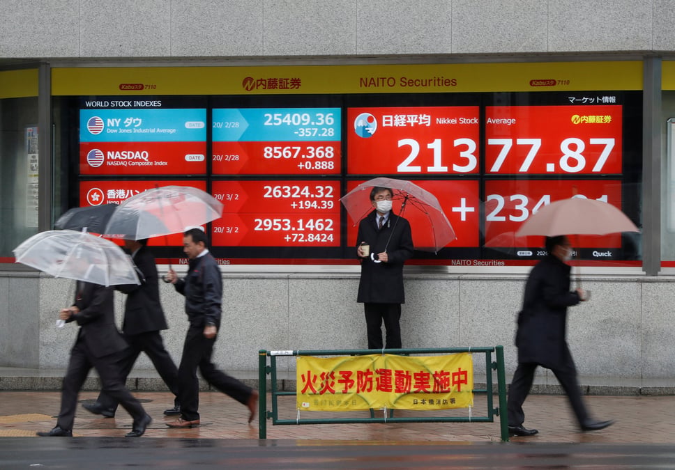 La bourse de tokyo termine en hausse