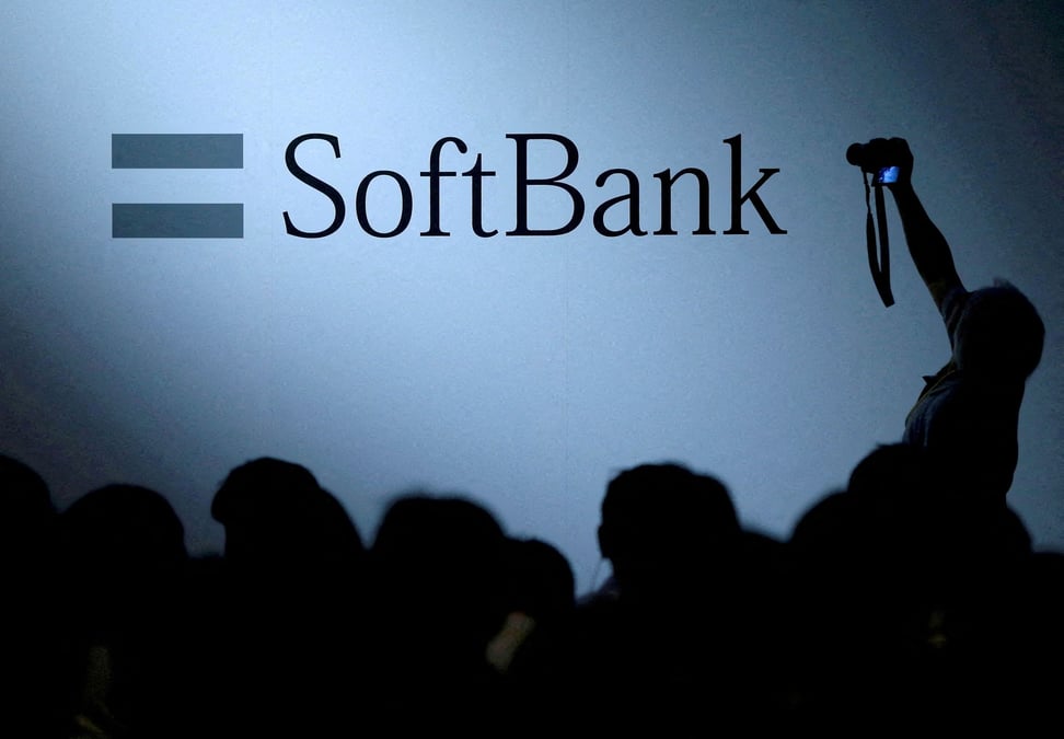 Michel combes remplace par alex clavel a la tete de softbank group intl