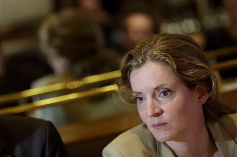 NKM suspend sa campagne pour raison familiale