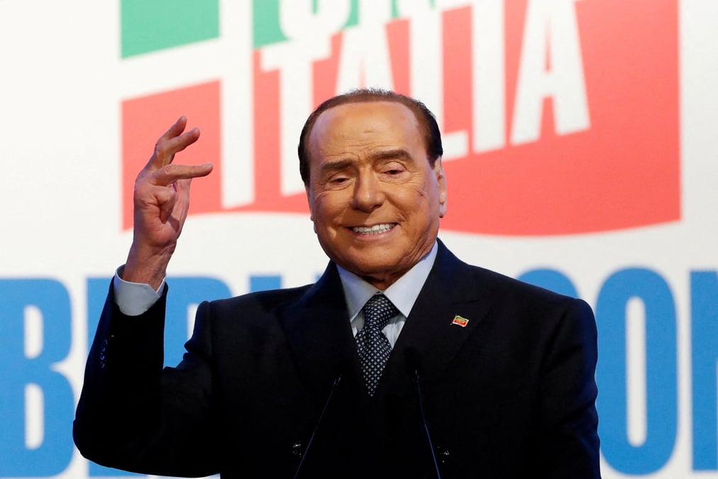 Silvio berlusconi lors d'un rassemblement a rome
