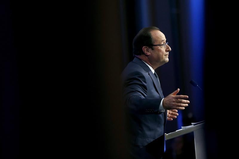 François Hollande réendosse ses habits de chef de guerre