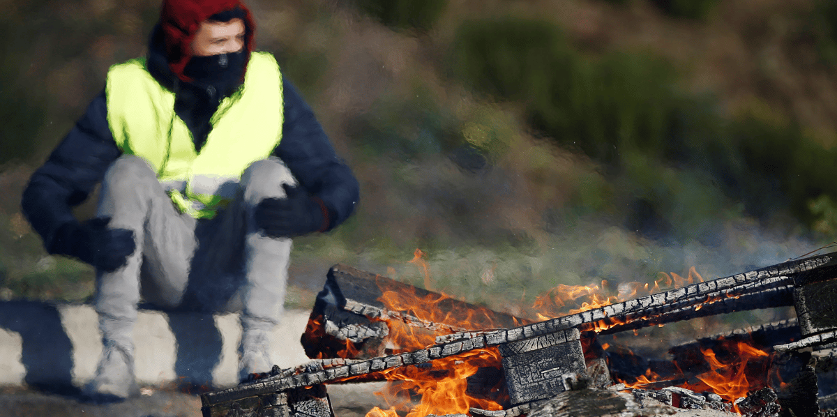 La reunion paralysee par les "gilets jaunes"