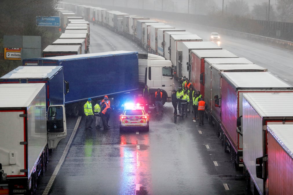 Coronavirus: la france aide les britanniques a tester les routiers