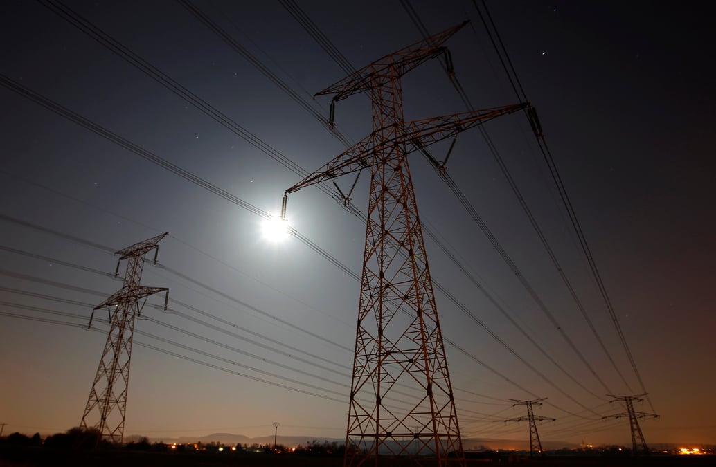 Des milliers de foyers prives d'electricite a cause de la tempete bella