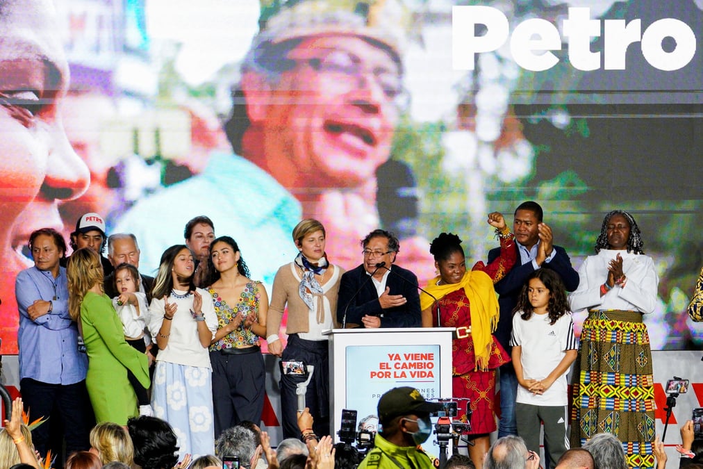 Colombie: le candidat de gauche gustavo petro en tete du premier tour de la presidentielle