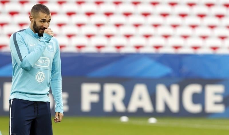 Pour la fff, benzema n'est plus actuellement selectionnable en equipe de france