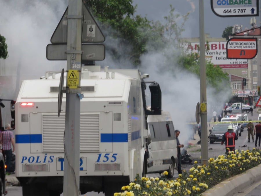 Un vehicule explose pres d'une base militaire a istanbul