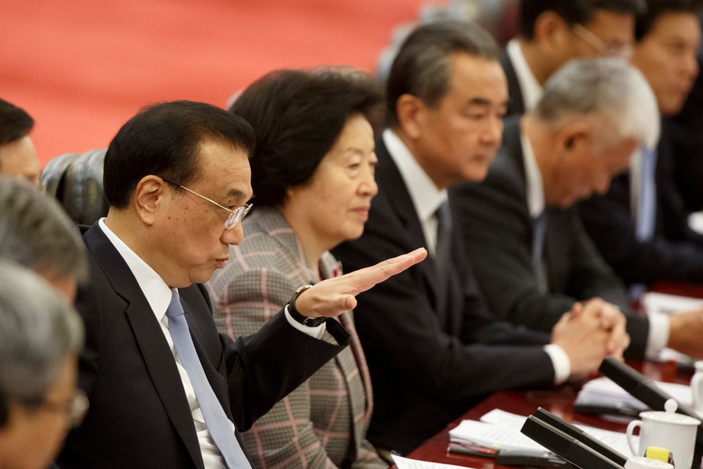 La chine continuera d'ouvrir son economie, promet li keqiang