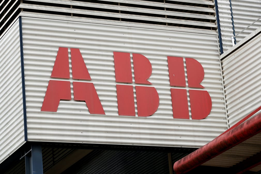 Abb va vendre power grids a hitachi et reorganiser ses activites