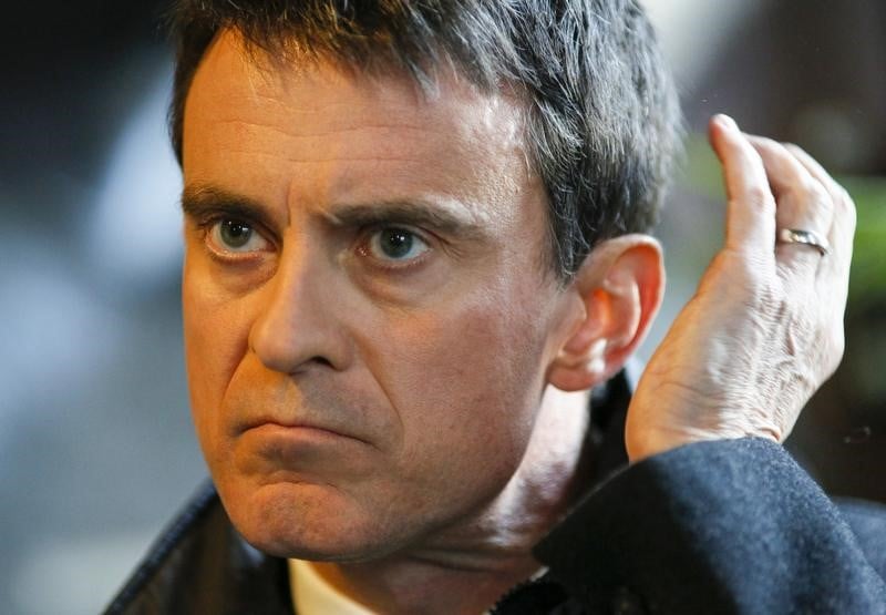 Un jeune tente de gifler valls en bretagne