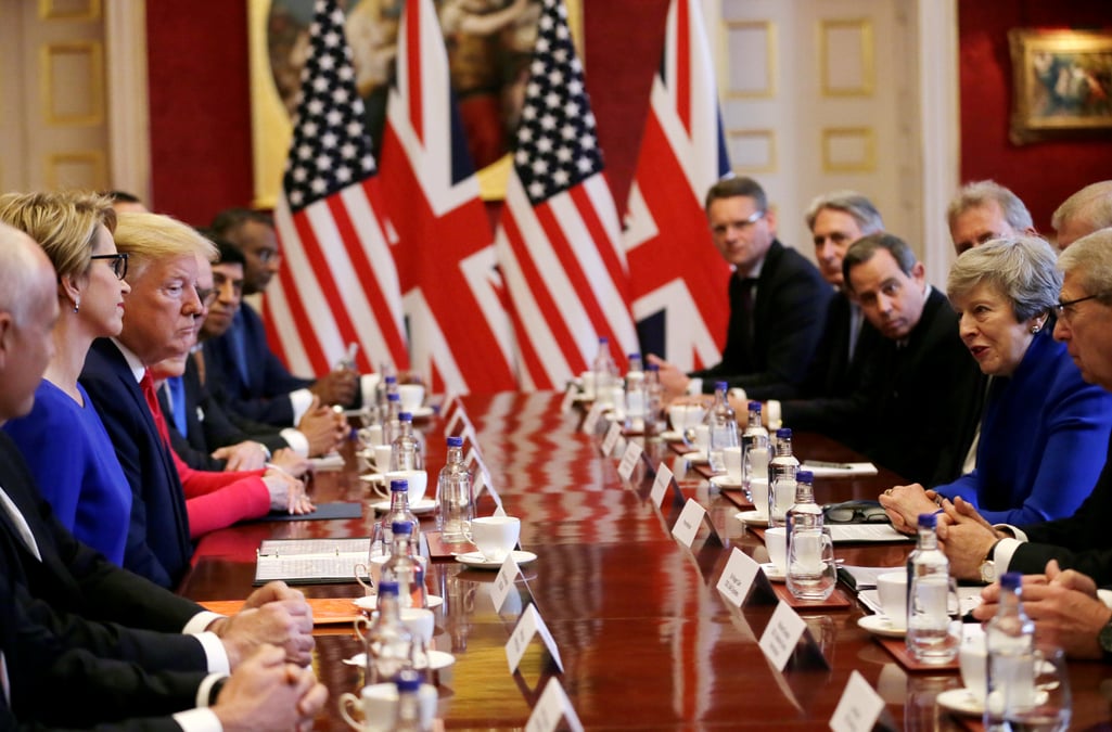 Trump promet a theresa may la conclusion d'accord commercial post-brexit