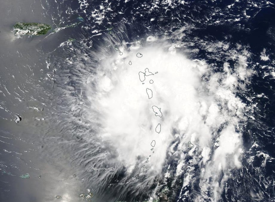 L'ouragan dorian se renforce en s'approchant de la floride