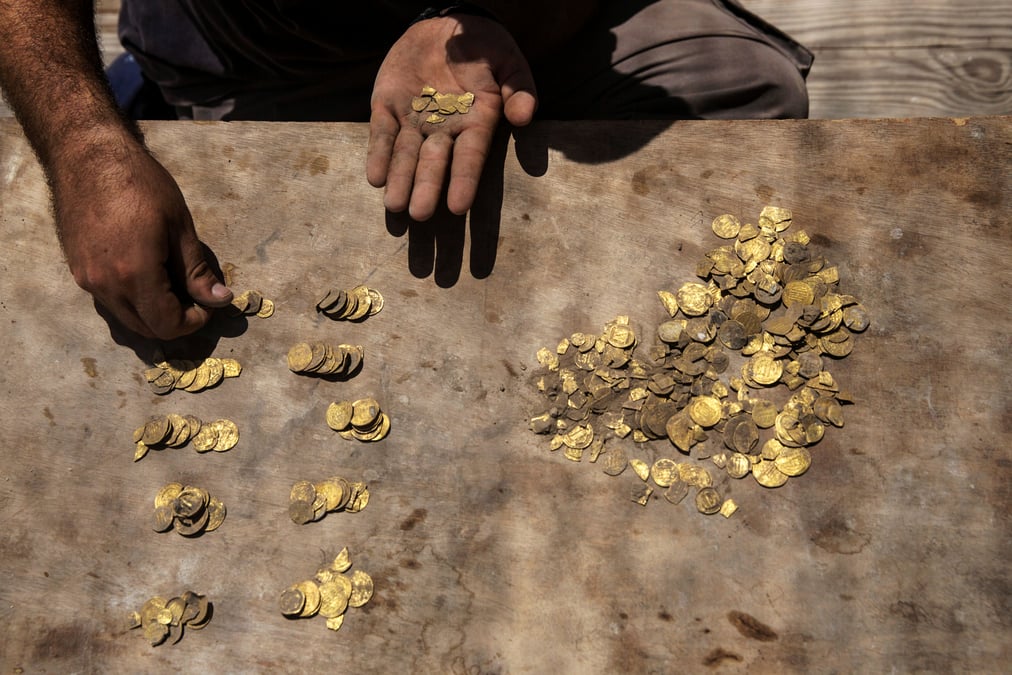Un tresor du ixe siecle constitue de 425 pieces d'or decouvert en israel