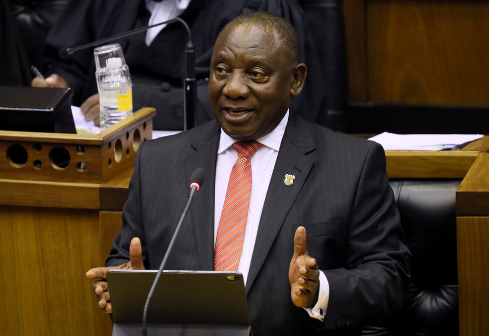 Cas contact, le president sud-africain ramaphosa se confine