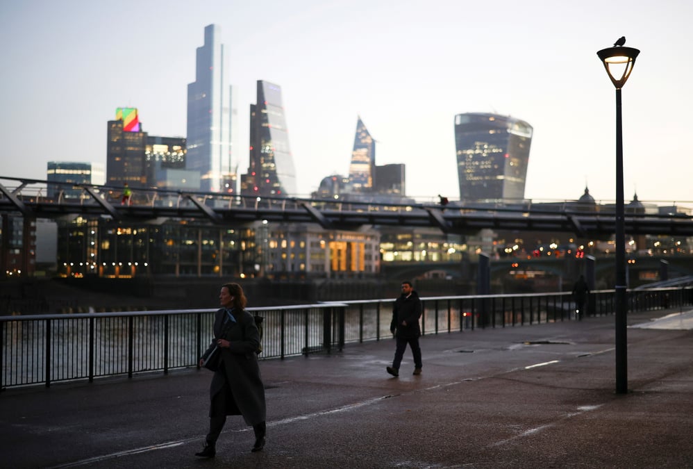 Coronavirus: londres passe en niveau d'alerte "tres eleve"