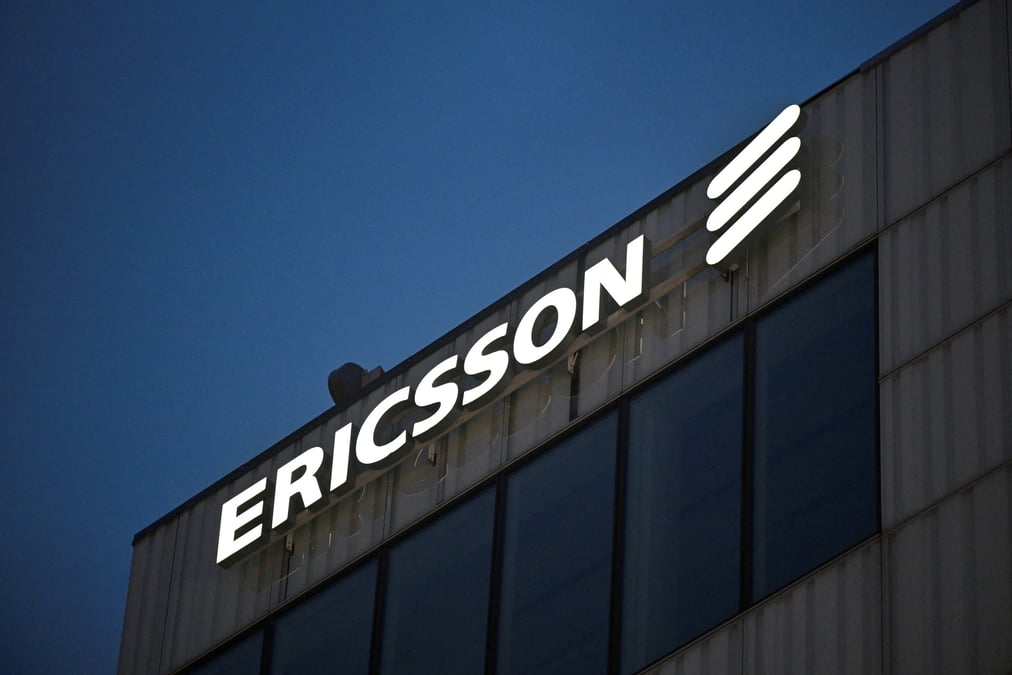 Le logo d'ericsson au siege de la societe a stockholm