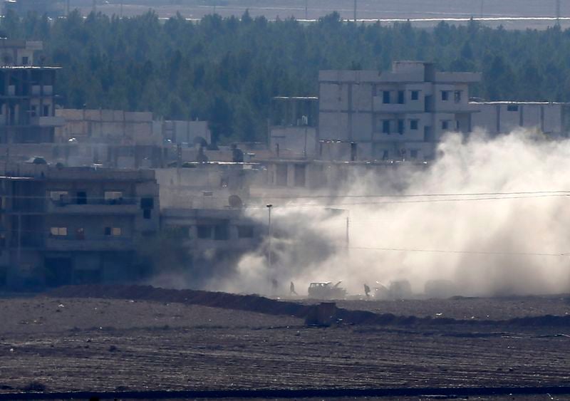 Les défenseurs kurdes de Kobani desserrent le siège de l'EI